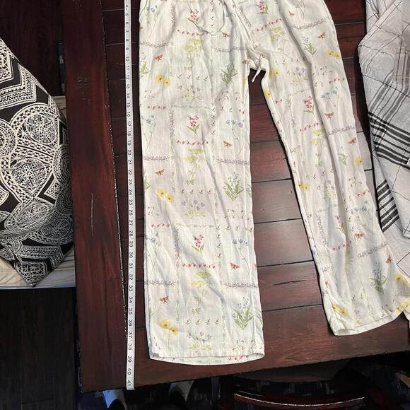 H&M Divided Women's Lightweight Floral Print Cream Pants Size Medium - Picture 8 of 10